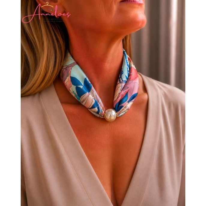 Halssjaal zacht roze en blue met parelsluiting 549 Halssjaal zacht roze en blue met parelsluiting 549